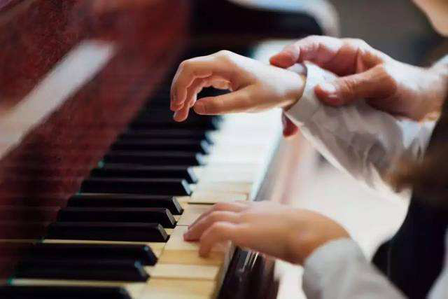 西安佩卓夫韦恩巴赫钢琴专卖店分享钢琴学习需要注意的事