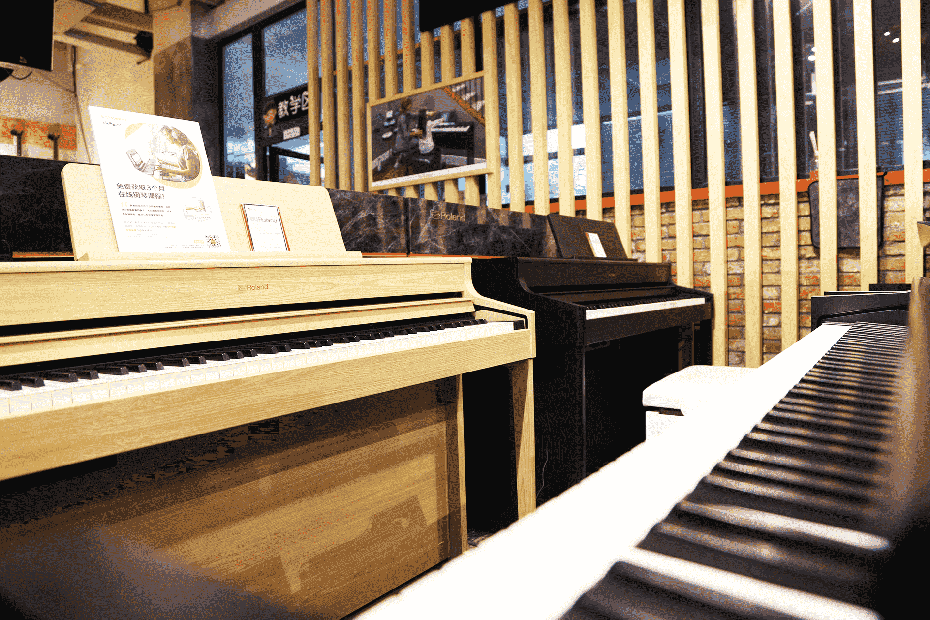 西安珠江钢琴专卖店分享正确的弹奏方法很重要吗