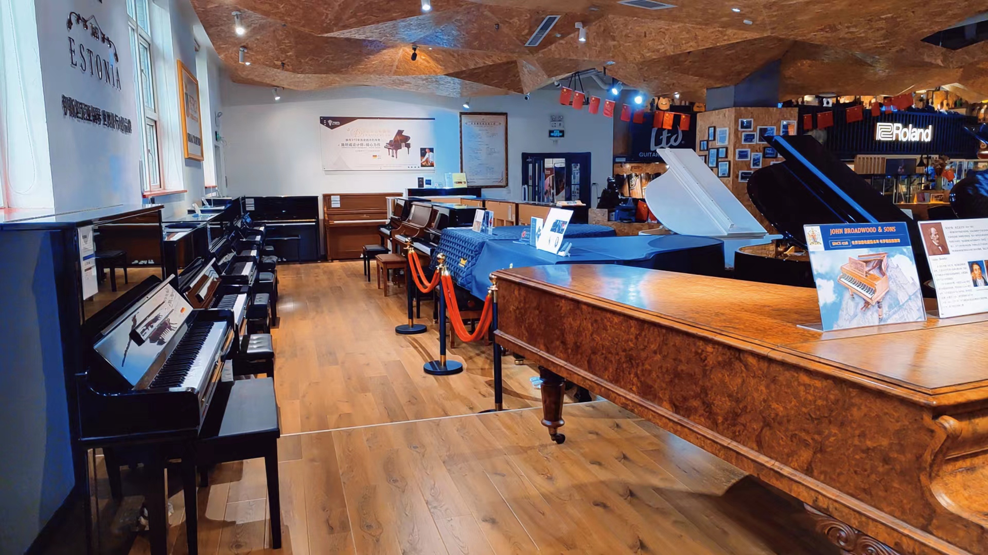 西安钢琴专卖店分享为什么声音听起来不均匀